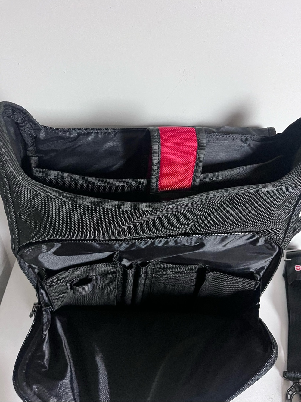 Victorinox by Swiss Army Black Crossbody Messenger Brief Bag Adjustable Strap - Picture 7 of 14